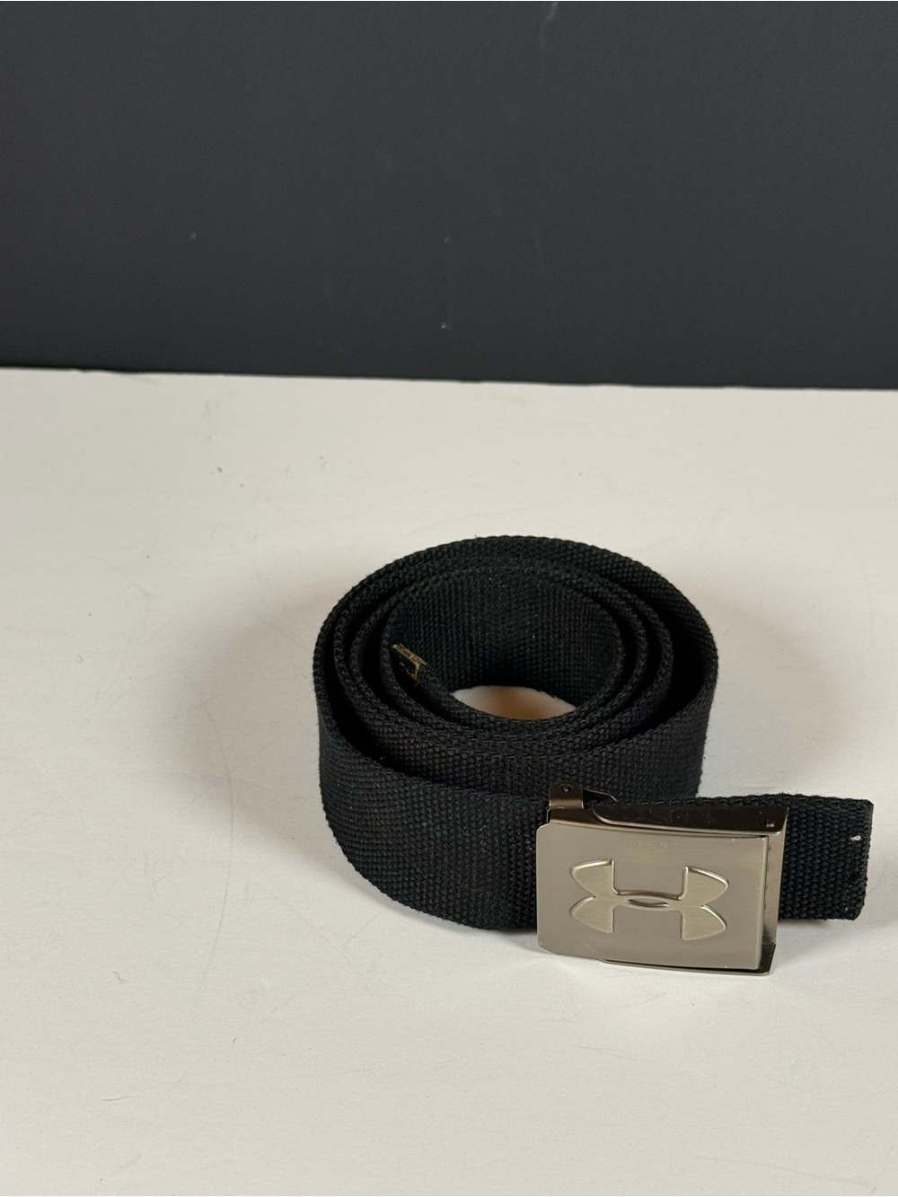 Under Armour Men's Black Webbing Belt with Brushed Metal Logo Buckle Strap 45